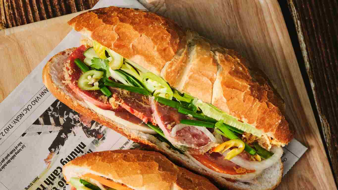 Banh Mi Huynh Hoa - Top food stalls you need to queuing