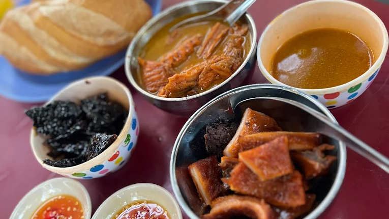 Pha Lau Di Nui - Over 40 years old in Saigon