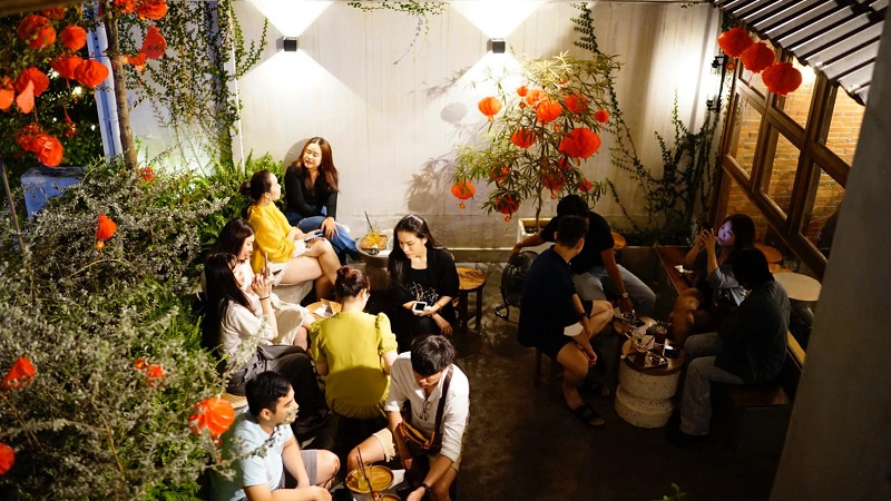 Soo Kafe's airy outdoor space